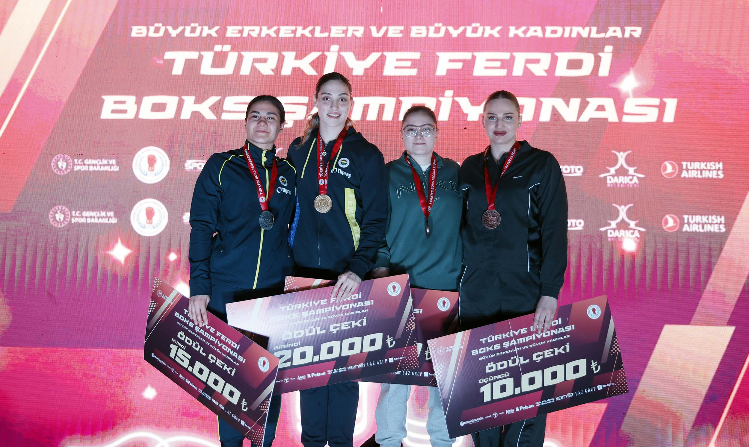 Boksörlerimiz Türkiye Ferdi Boks Şampiyonası’nda tarih yazdı