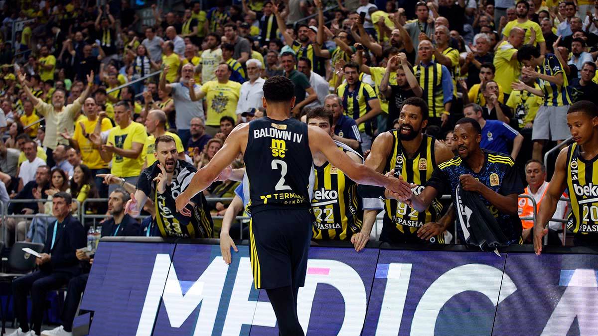 Fenerbahçe Beko final serisinde 1-0 öne geçti