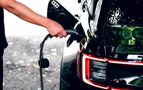 Mikroleasing av bil är en flexibel och kortvarig leasinglösning som ger dig möjligheten att använda en bil under en kortare period, vanligtvis i månader istället för att förbinda dig till längre leasingkontrakt