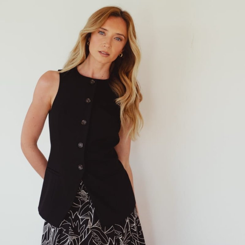 The Best Fashion Brands For Women Over 40