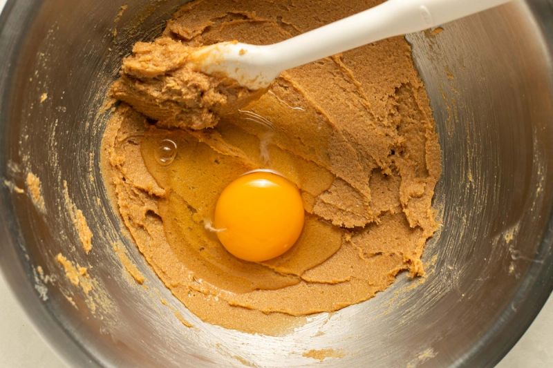 Egg and creamed butter in a bowl