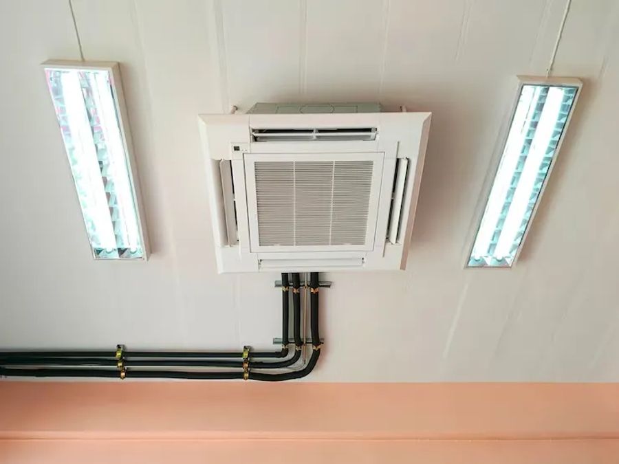Discreet ceiling air vent for ducted air conditioning