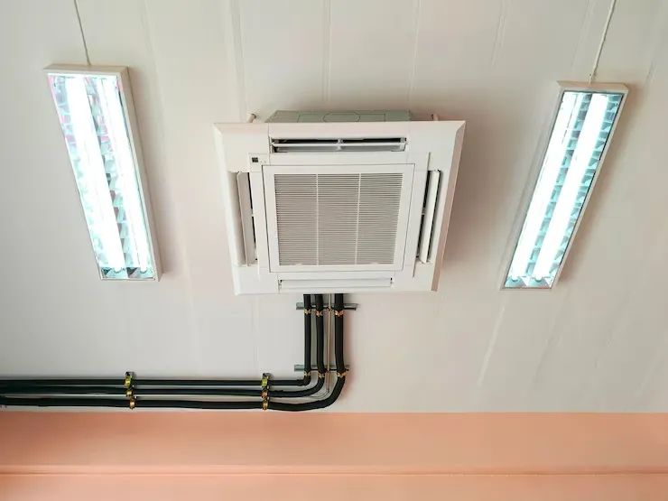 Discreet ceiling air vent for ducted air conditioning