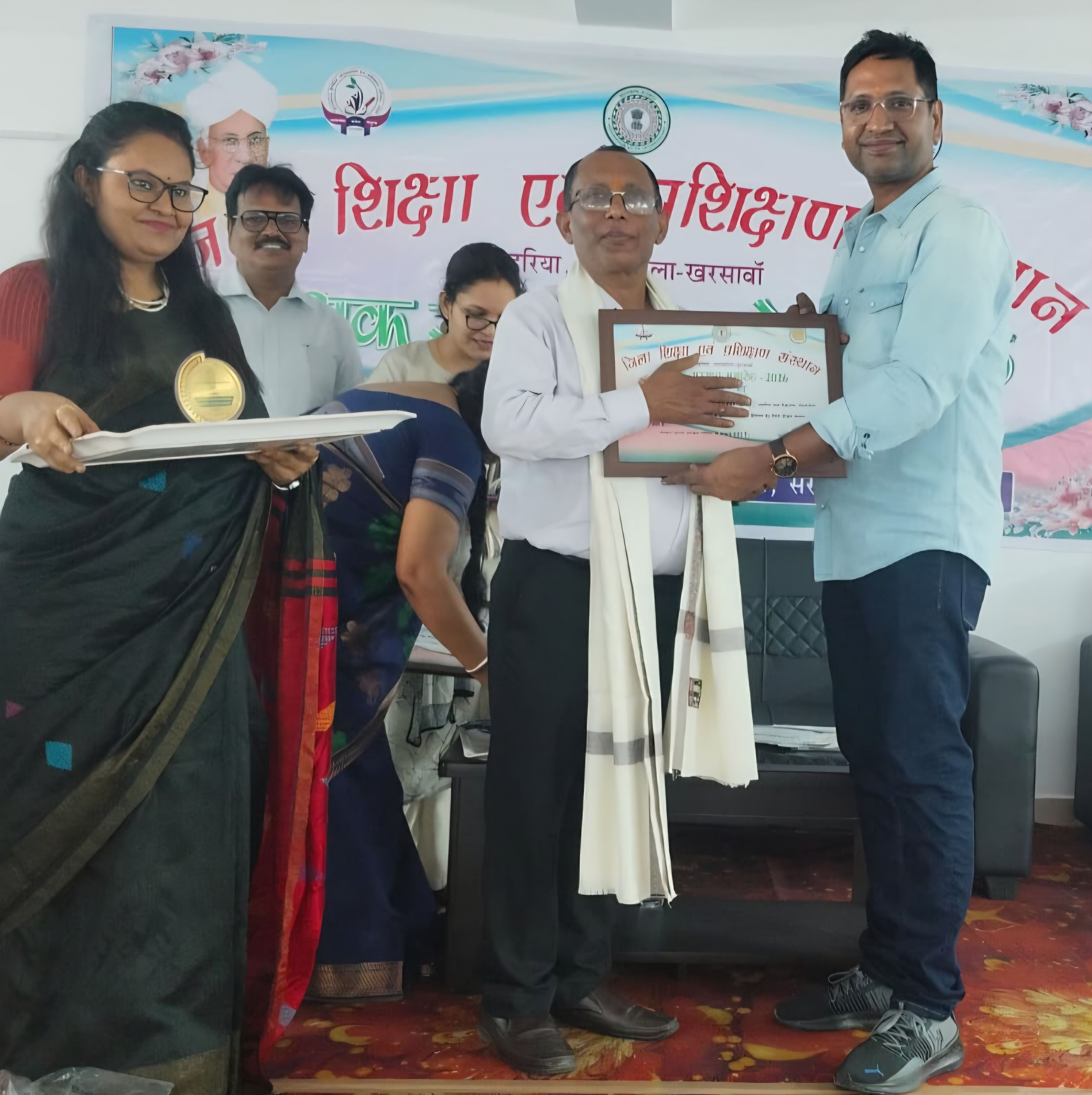 शिक्षकों के सम्मान से बढ़ा शिक्षा का गौरव- डीईओ, डायट में 221 शिक्षक सम्मानित - 2