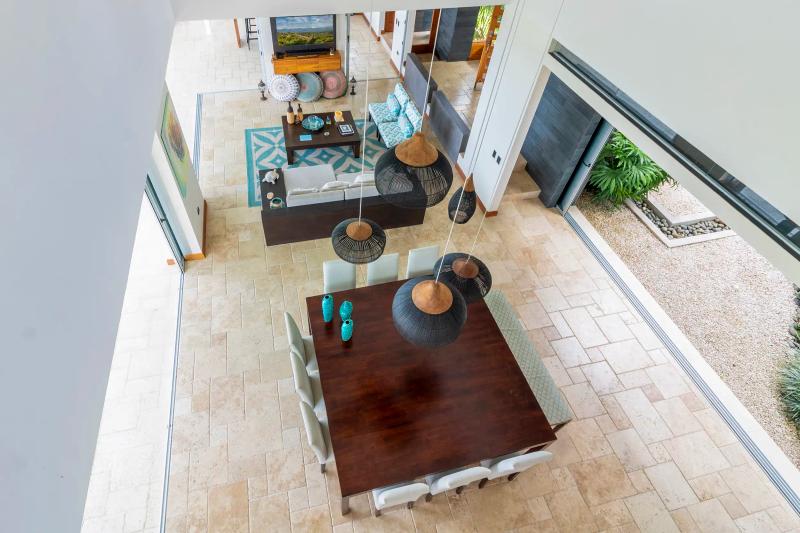 Casa Contee downstairsVIEWwithTV