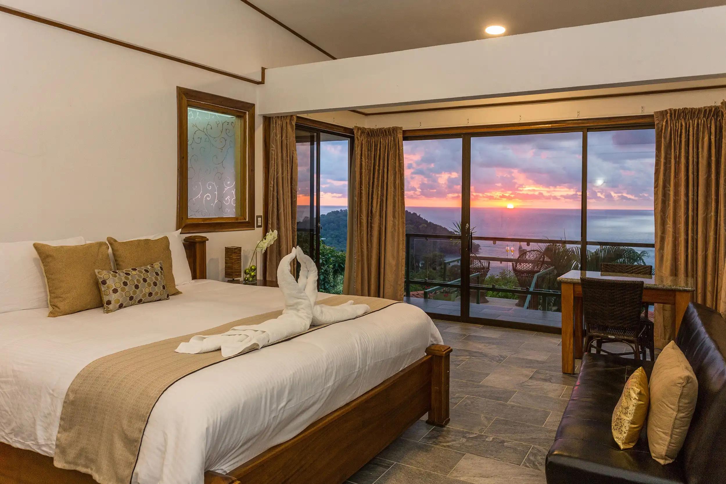 Casa Grande Vista bedroom sunset