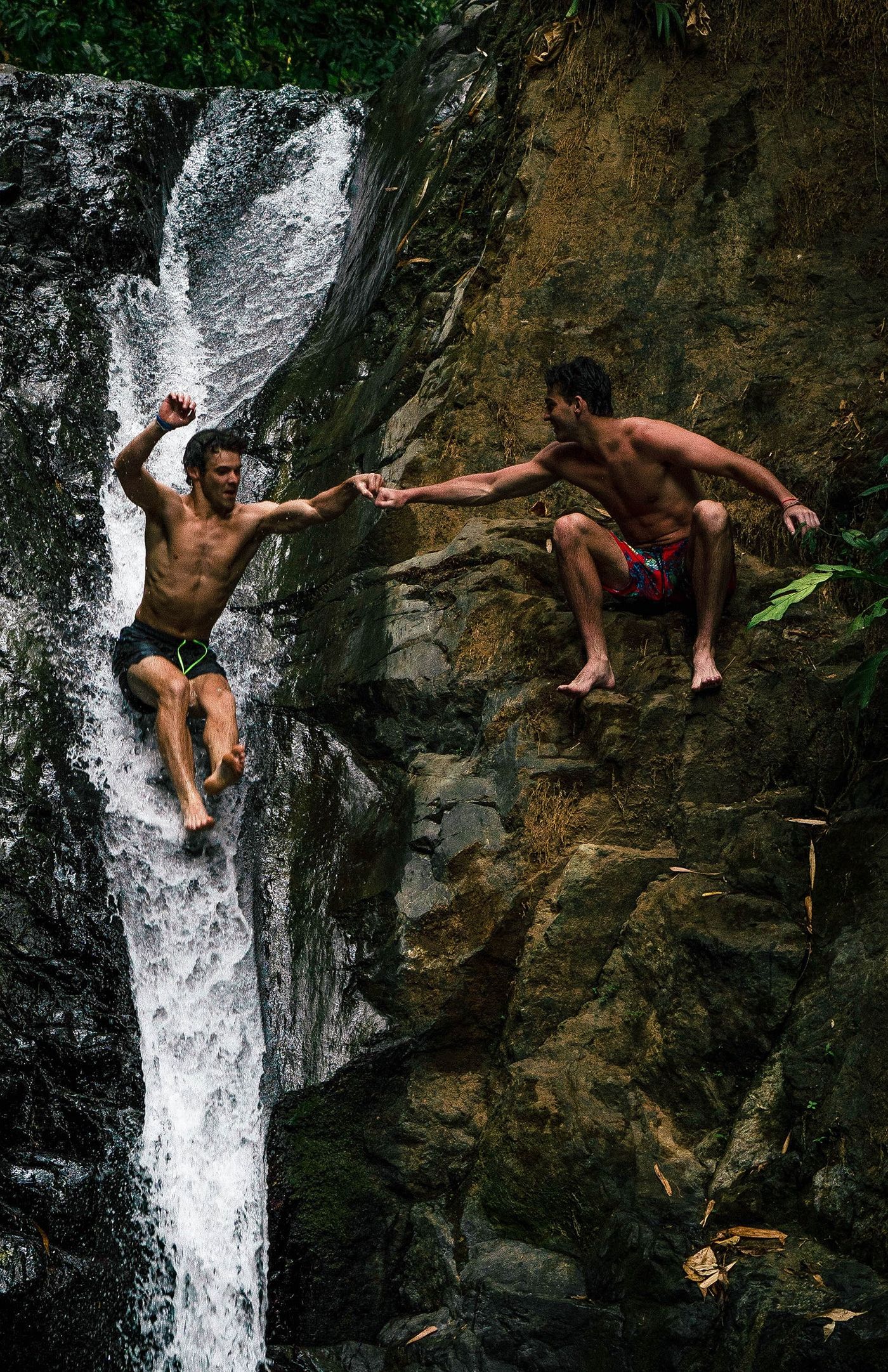 Uvita Fist bump slide ()