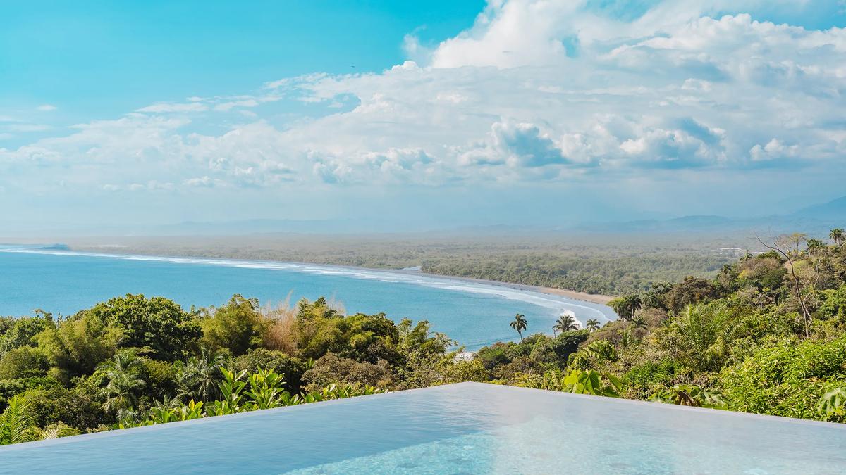 Infinity pool edge at Casa Nola dropping to the beach and the Pacific