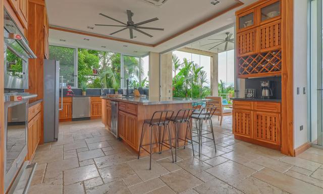 Casa Contee Kitchen