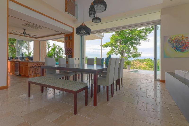Casa Contee diningroomEdit
