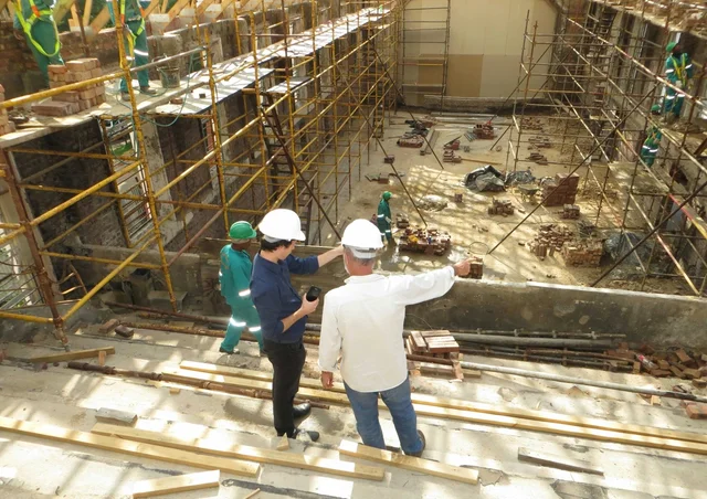 Bauleiter auf der Baustelle