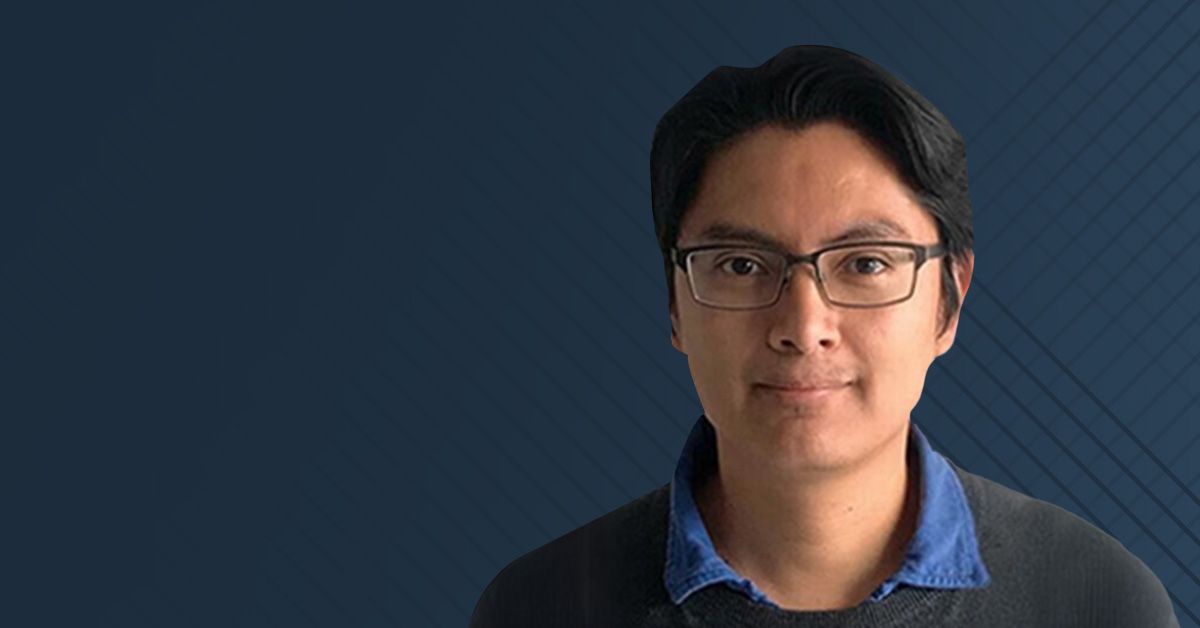 A headshot of Rubén Mendoza-Cruz