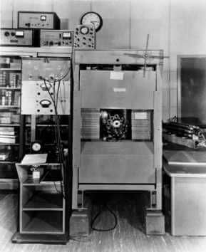 Libby's anti-coincidence counter. The circular arrangement of Geiger counters (center) detected radiation in samples while the thick metal shields on all sides were designed to reduce background radiation. Credit: University of Chicago Photographic Archive, apf1-03874, Special Collections Research Center, University of Chicago Library.