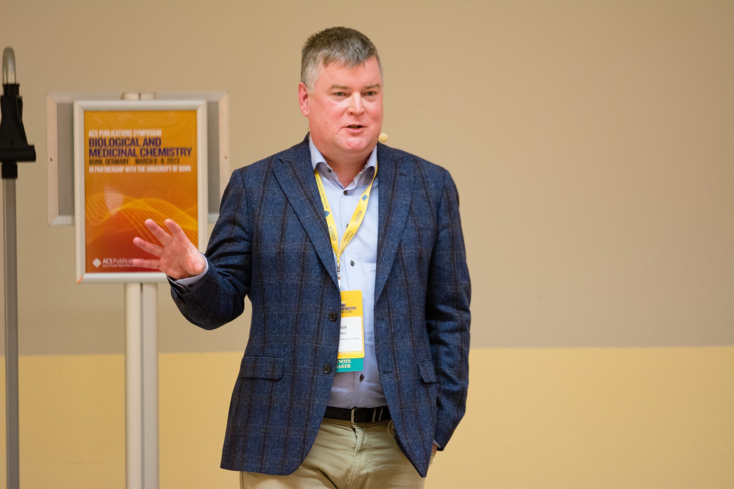 A speaker presenting at the Bonn Symposium