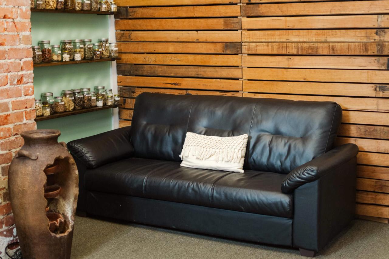 Waiting area for patients waiting to see Foundations Wellness practitioners