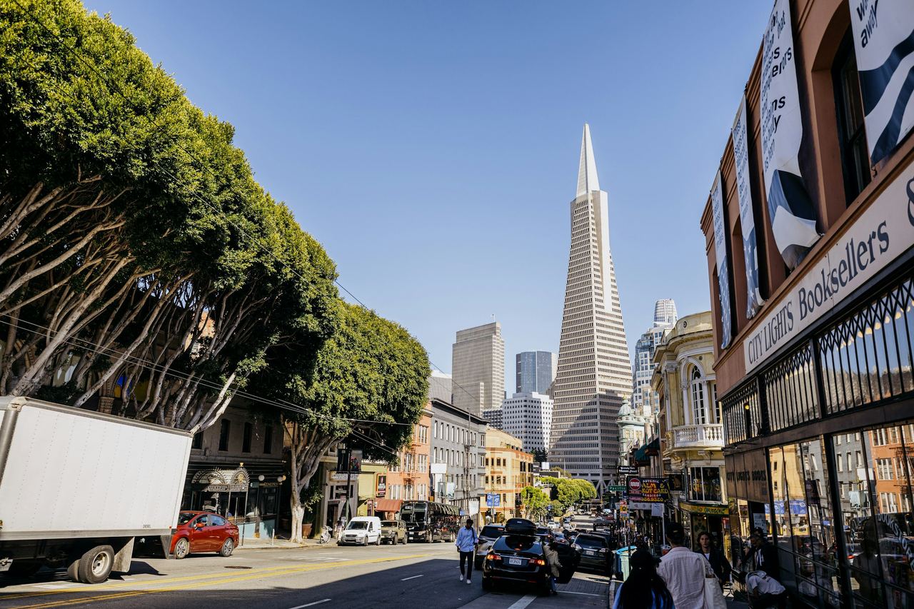 San francisco street scene with the iconic transamerica pyramid