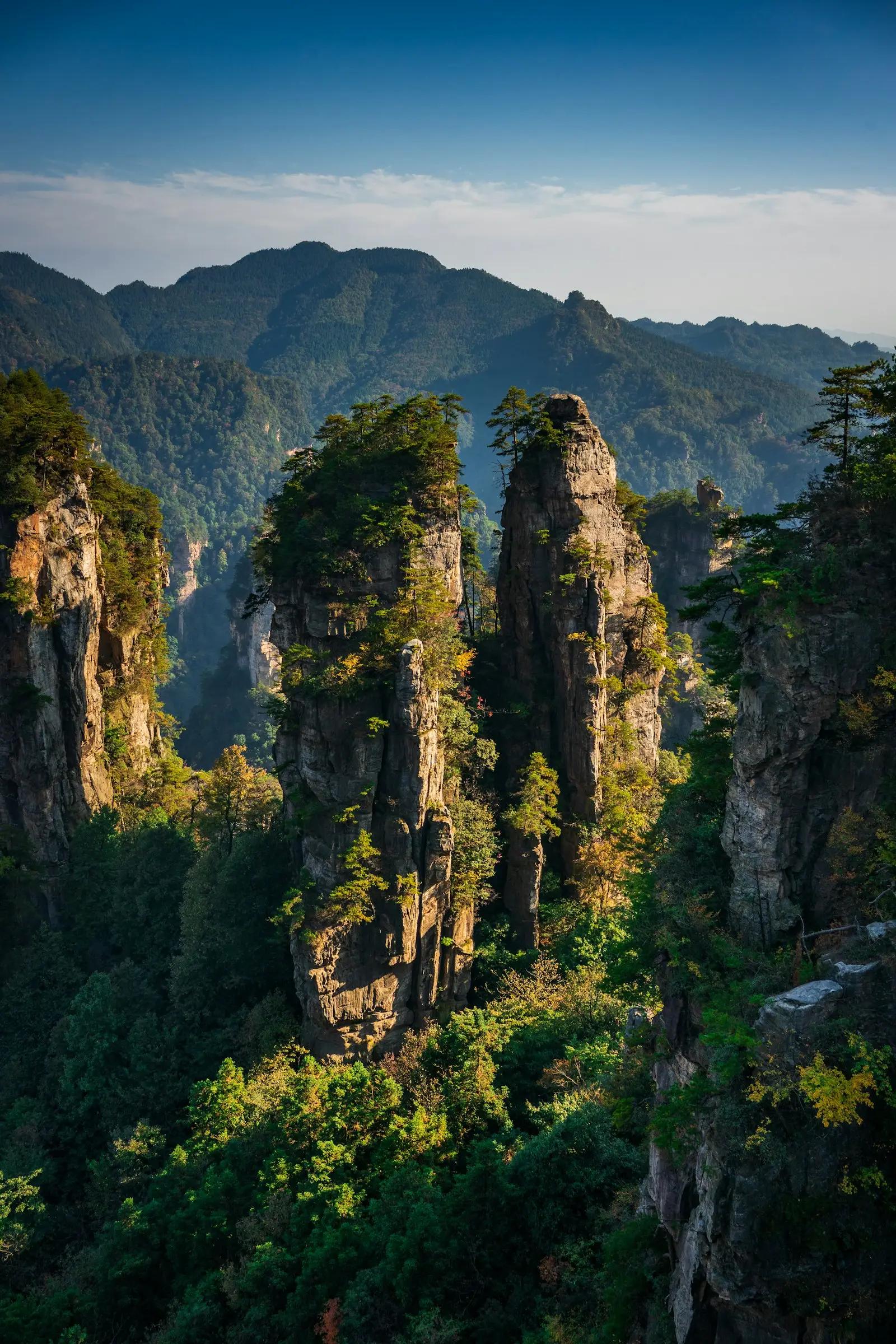 Pegunungan pilar batu di Zhangjiajie National Forest Park
