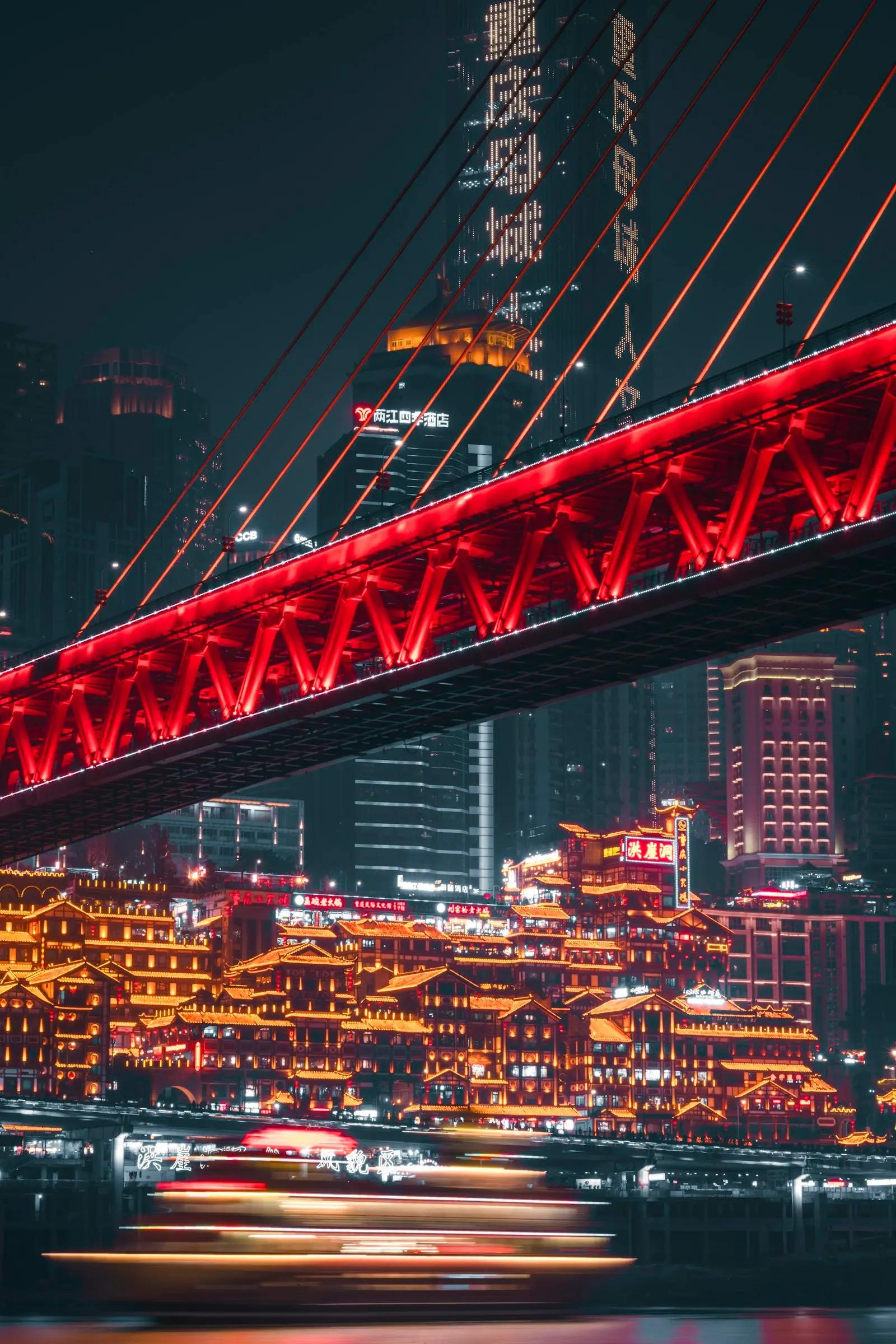Jembatan merah Jialingjiang dan gedung Chongqing