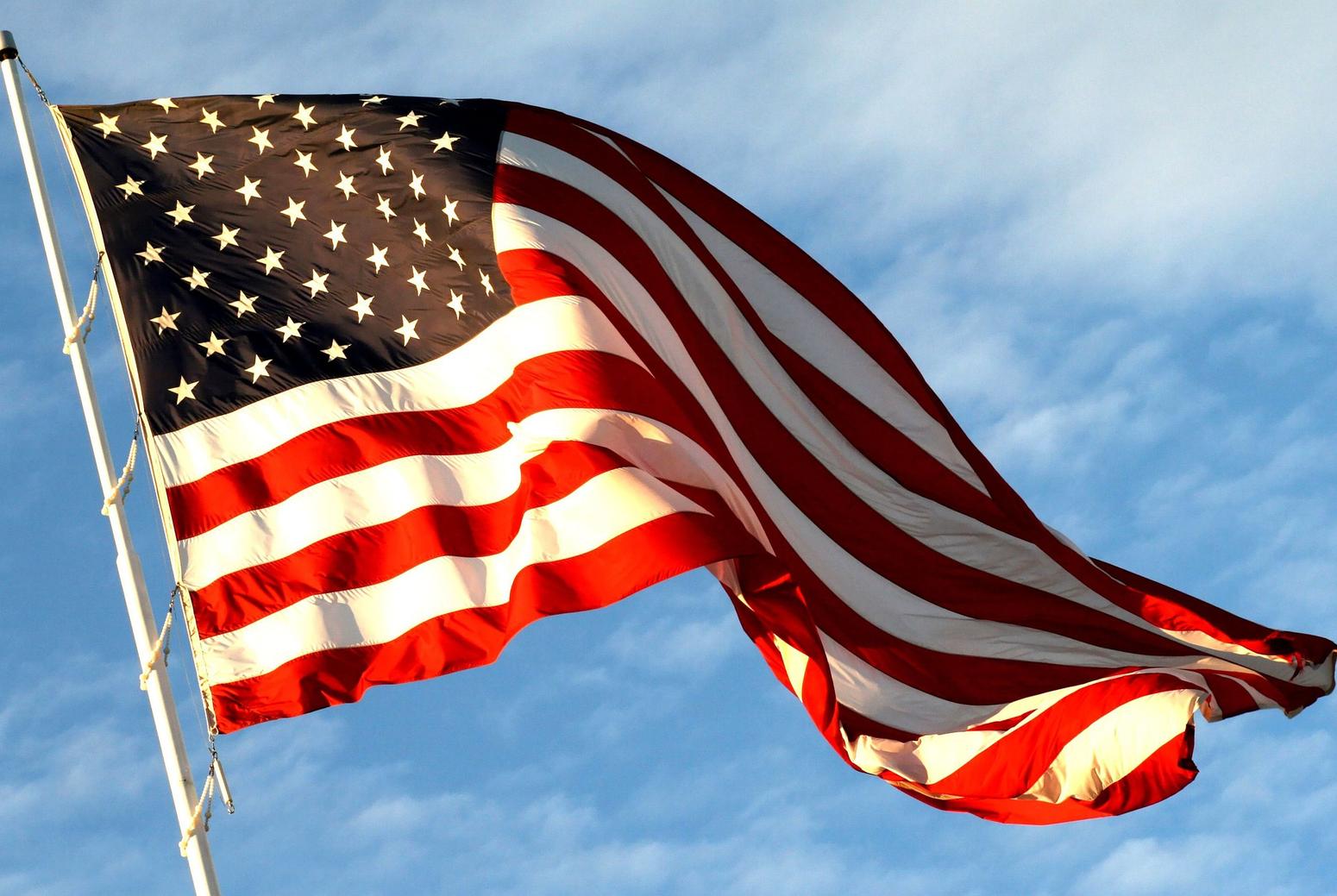 Amerikanische Flagge weht im Wind