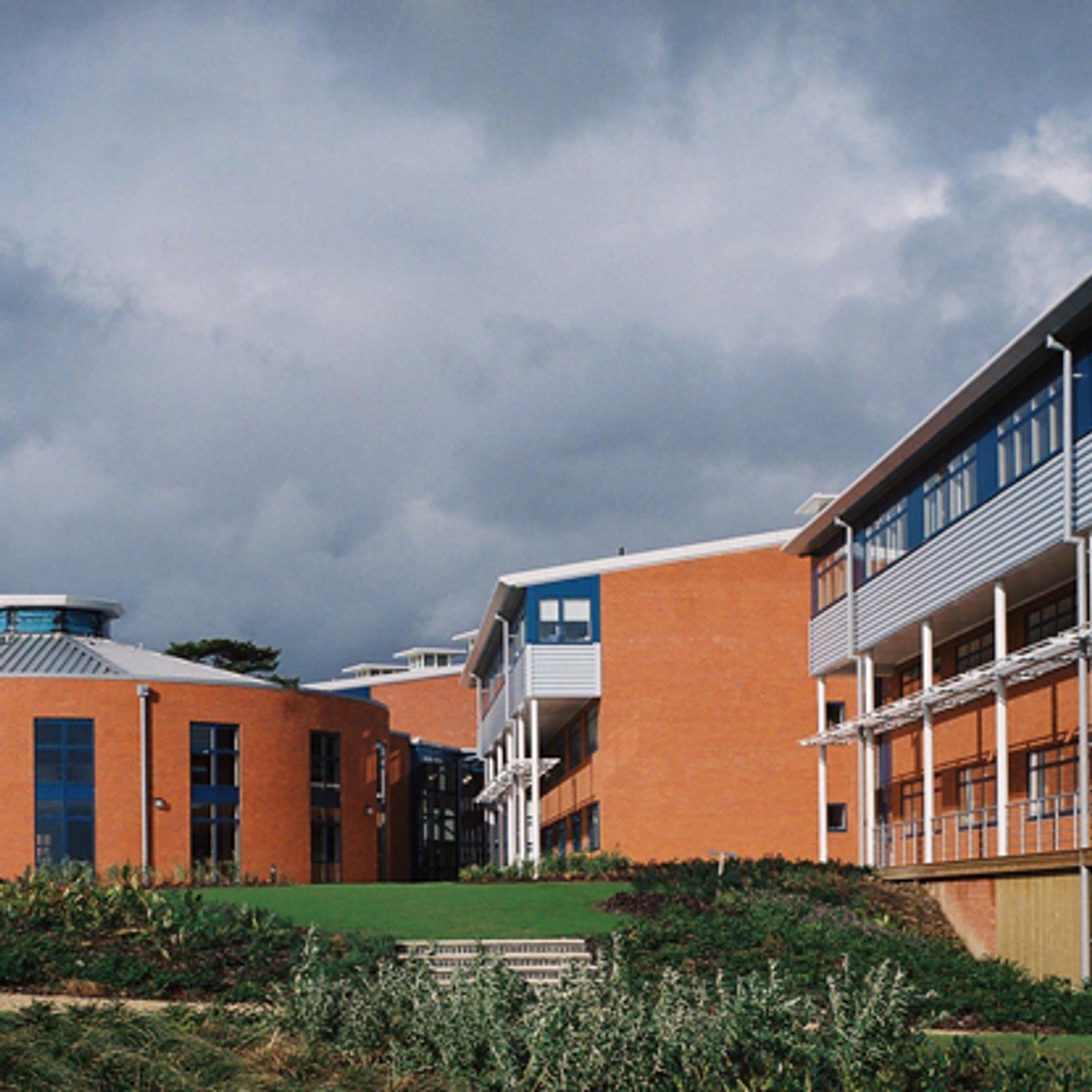 Bexhill College Außenansicht Schulgebäude