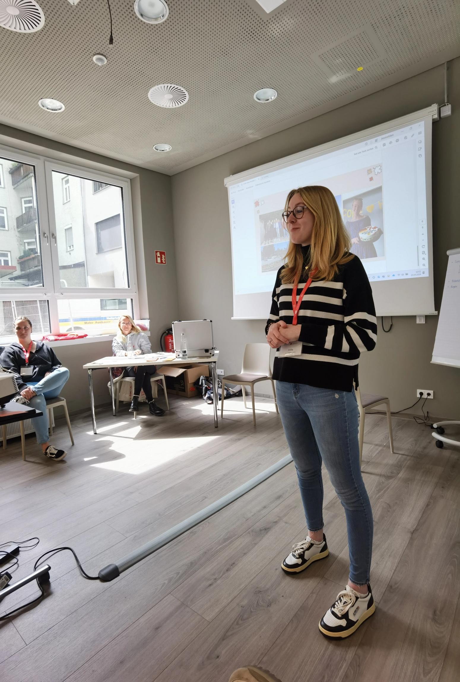 eine frau in einem workshop
