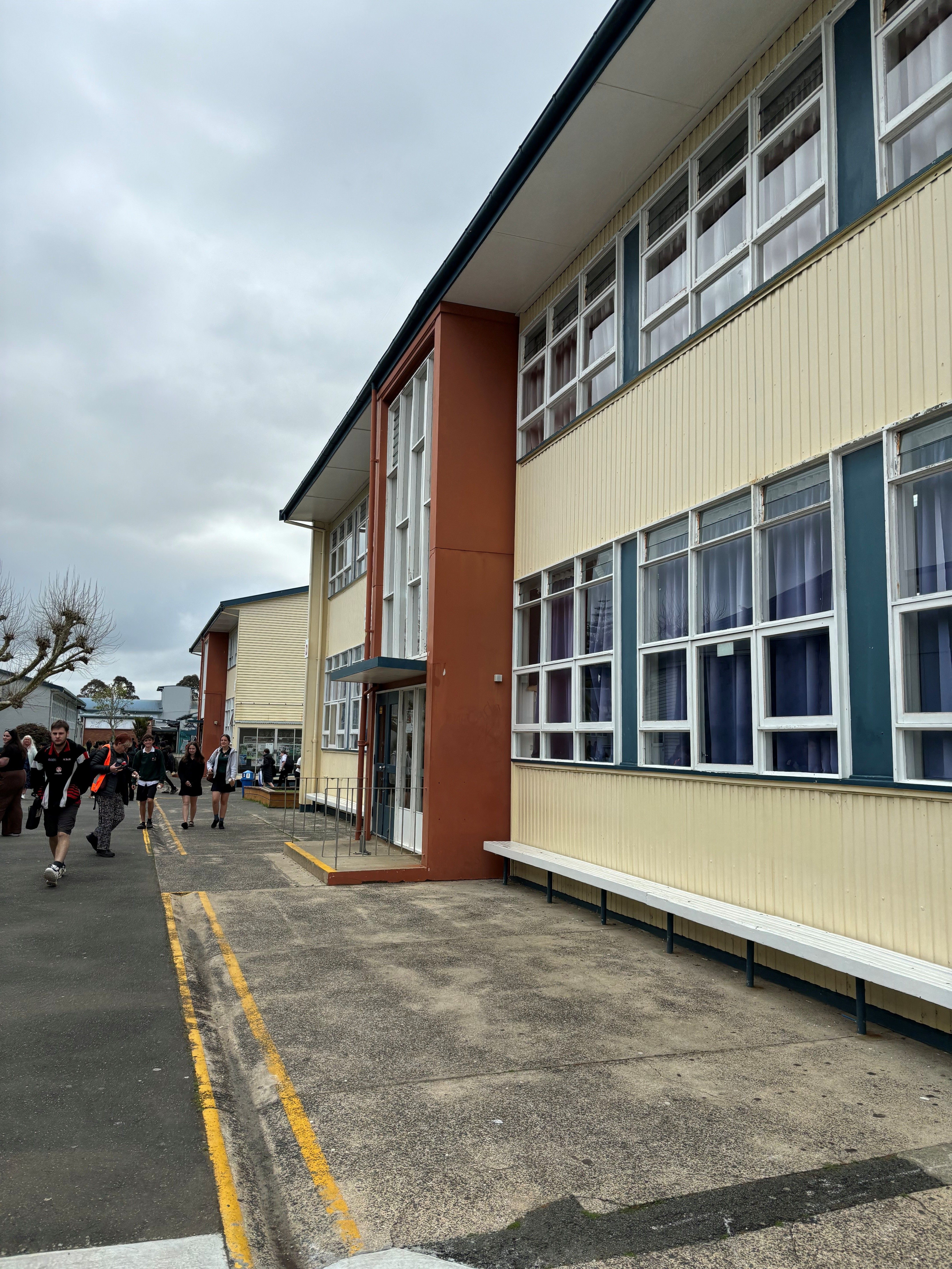 Schulgebäude an der Te Kamo High School