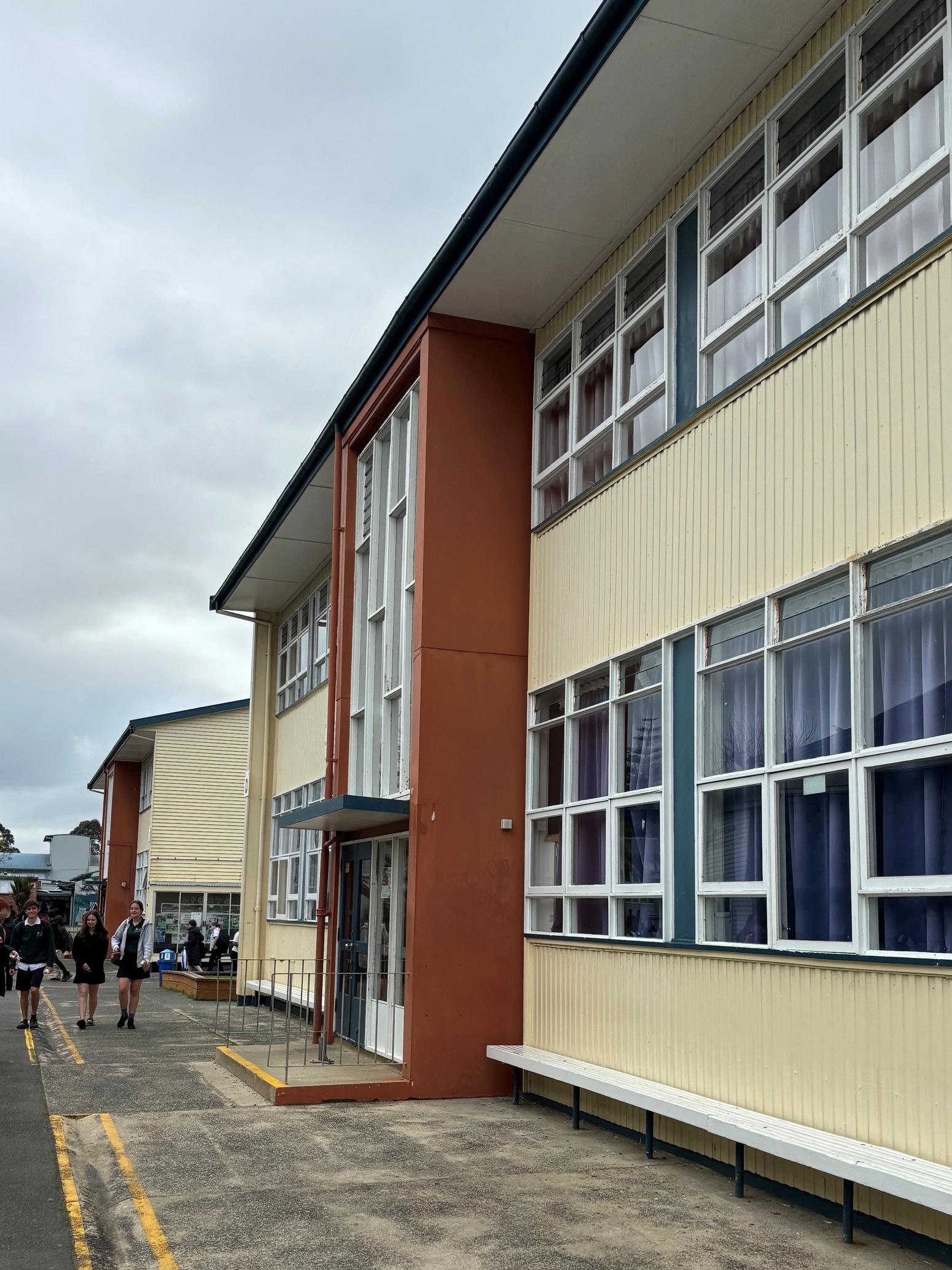 Schulgebäude an der Te Kamo High School