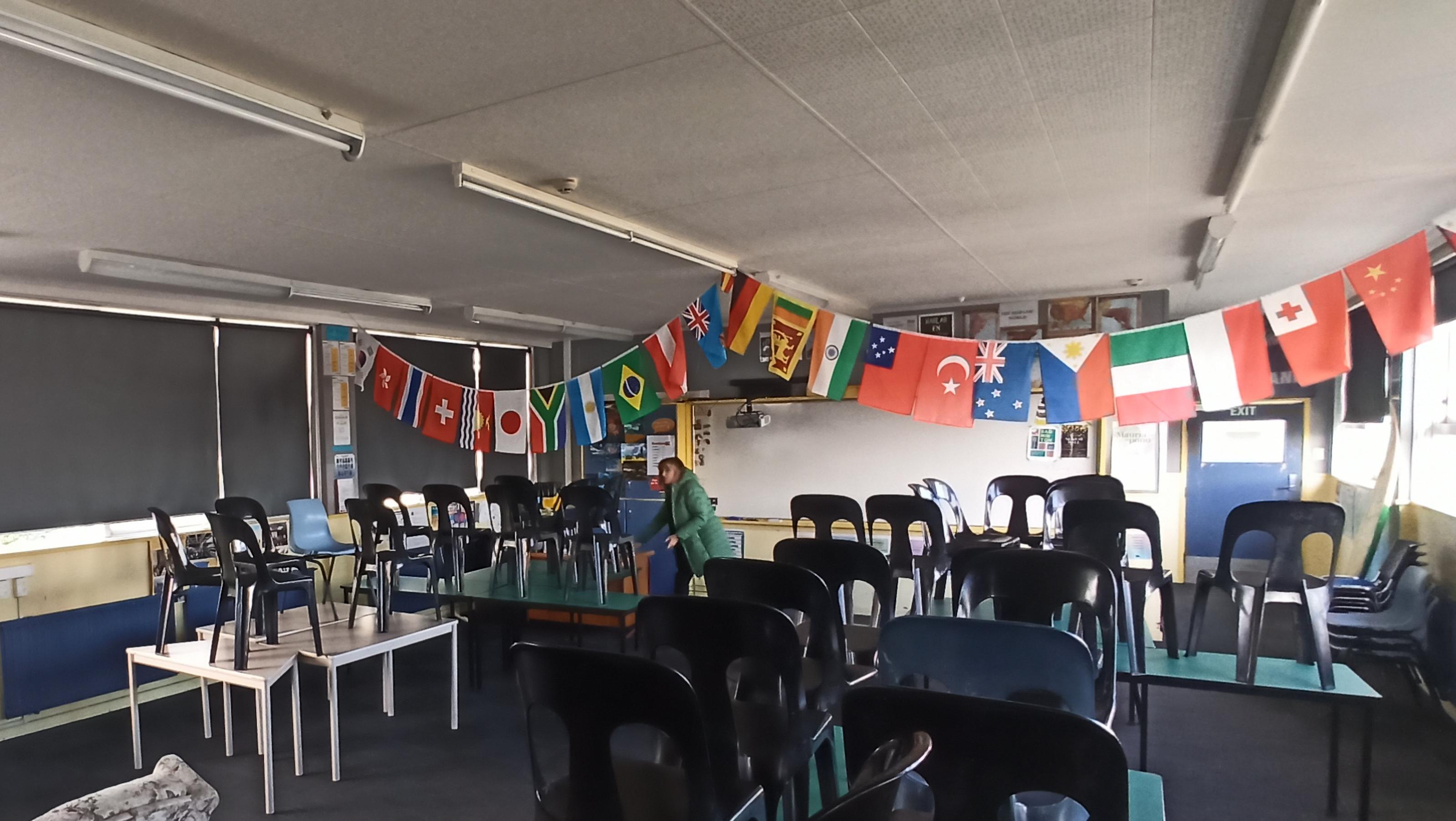 Spotswood College Neuseeland Taranaki Aufenthaltsraum Länderfahnen