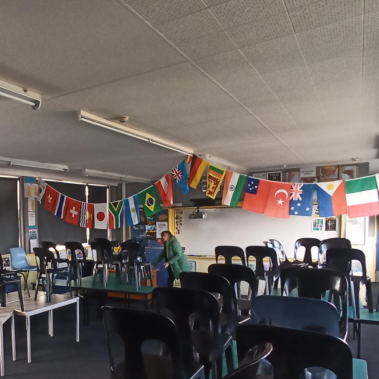 Spotswood College Neuseeland Taranaki Aufenthaltsraum Länderfahnen