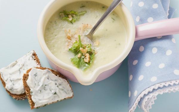 Soupe crémeuse au chou-rave et aux pommes