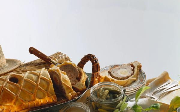 Tourte à la viande et aux œufs durs pour Pâques