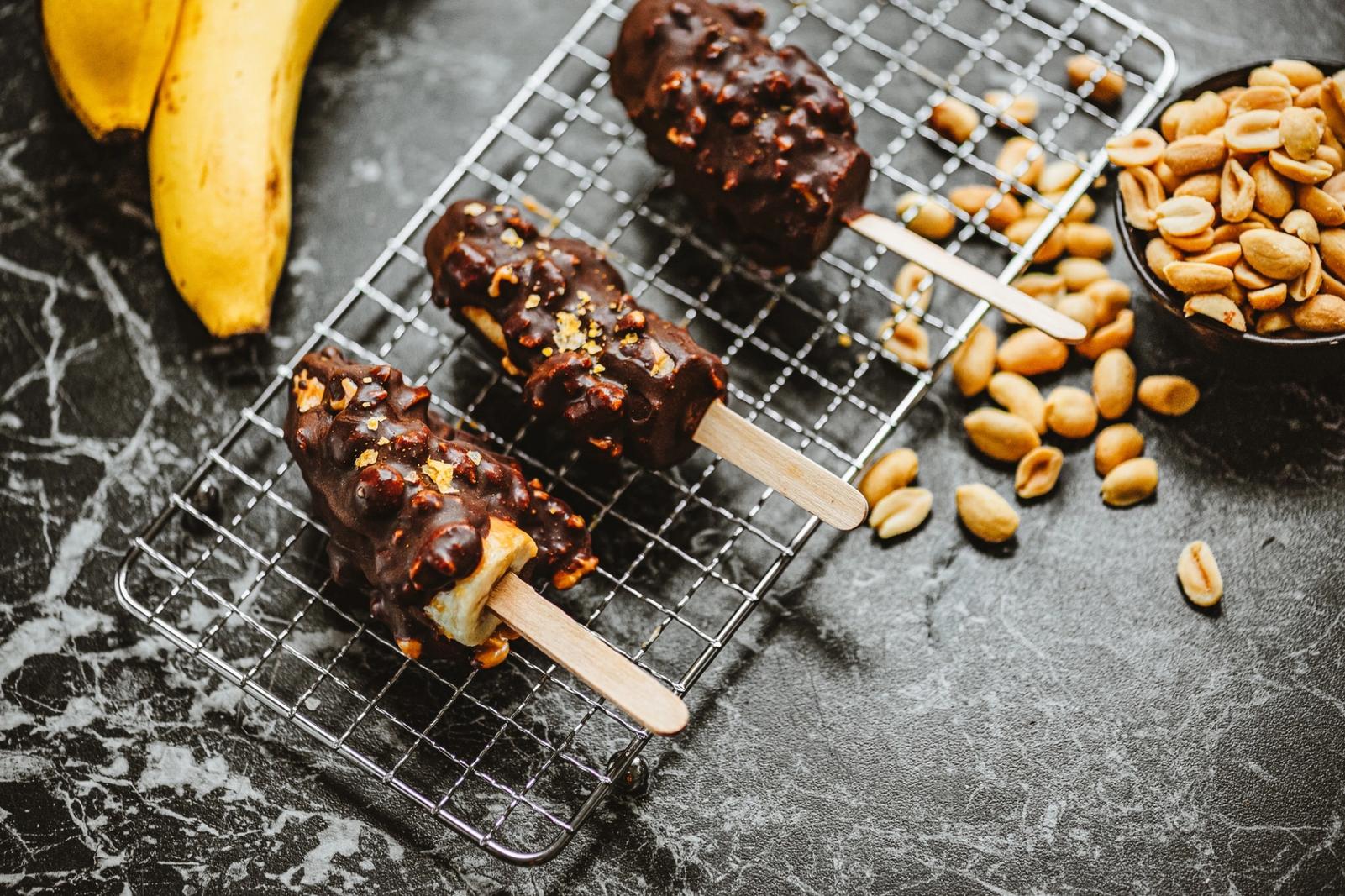 Glace de banane au chocolat et aux cacahuètes