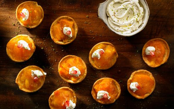 Tartelette aux kakis et crème chantilly aux pistaches