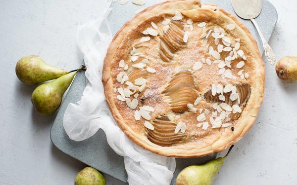 Tarte Bourdaloue (poires pochées et crème d’amandes)