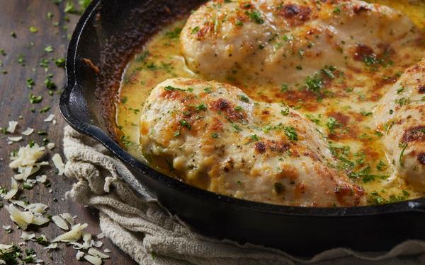 Poulet au parmesan crémeux cuit au four