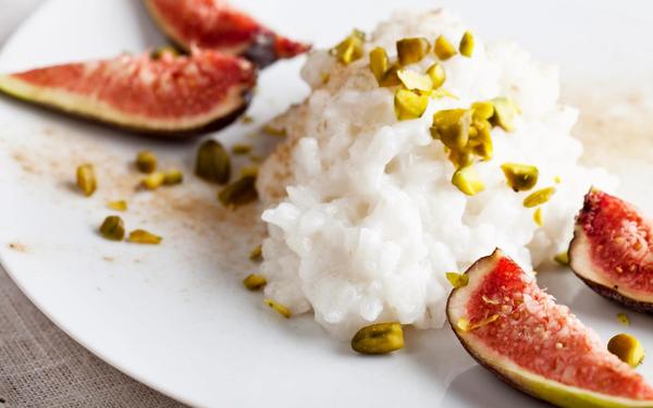 Riz au lait aux figues fraîches et pistaches