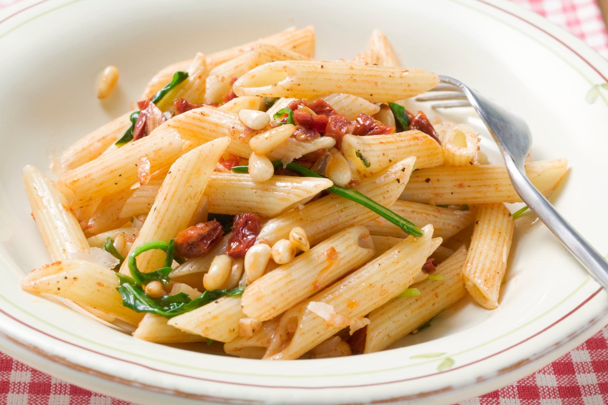 Penne aux tomates séchées et aux pignons de pin