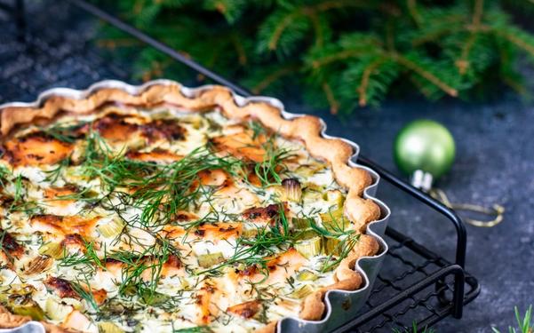 Tarte au saumon, pommes de terre et aneth frais