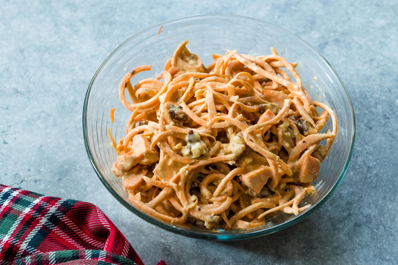 Salade de patates douces crues spiralisées au tahin