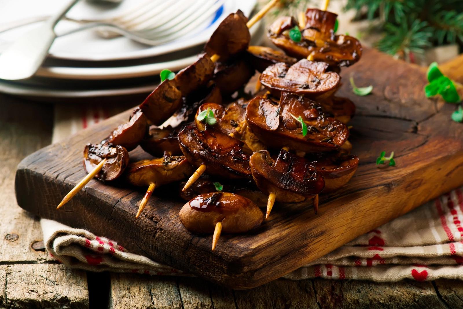Brochettes de champignons grillés au vinaigre balsamique