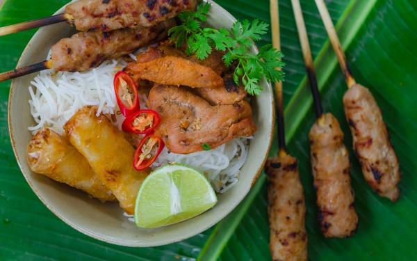 Bún thịt nướng – porc grillé vietnamien et nouilles de riz
