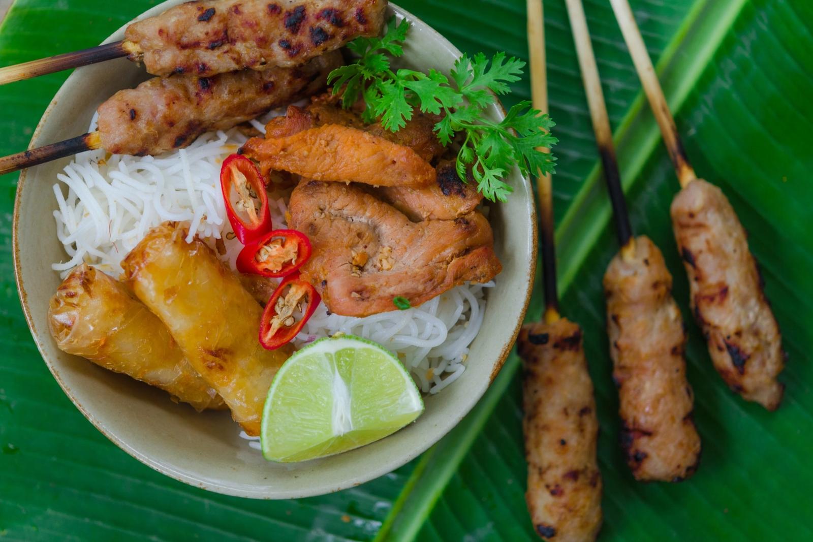 Bún thịt nướng – porc grillé vietnamien et nouilles de riz