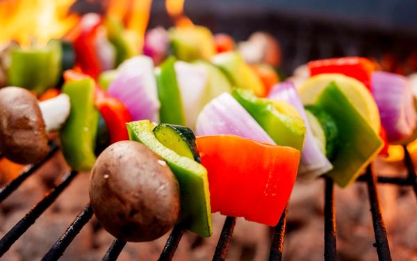 Brochettes végétaliennes aux légumes d'été