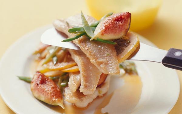 Sole frite, figues et pois gourmands au citron