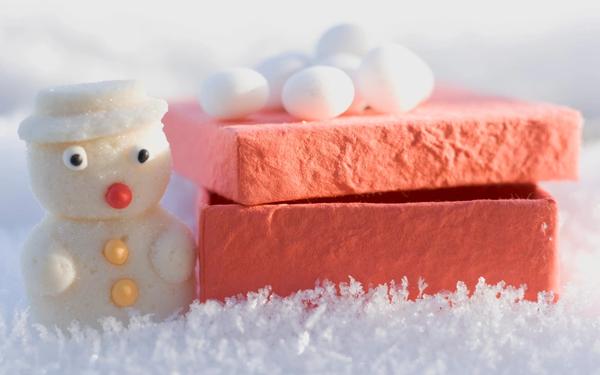 Petit bonhomme de neige en pâte d'amande