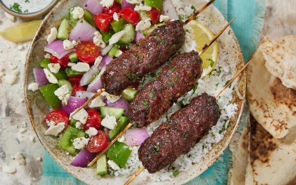 Kofta de bœuf avec sauce Tzatziki et citron