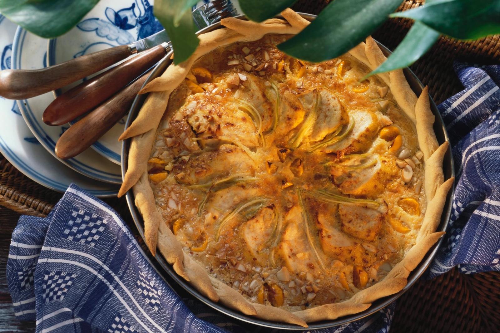 Tarte exotique au blanc de poulet, céleri, physalis et amandes