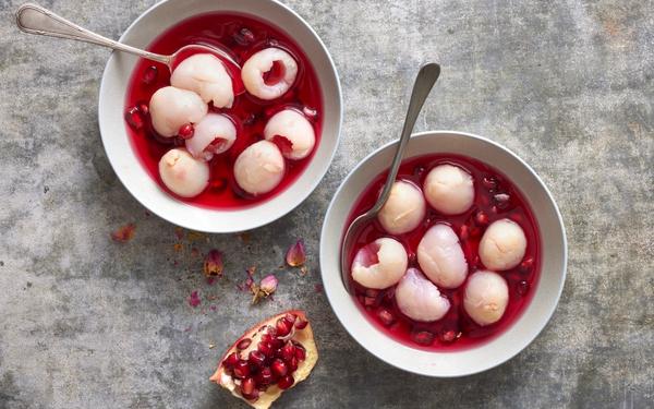 Salade de litchis à la rose et grenade
