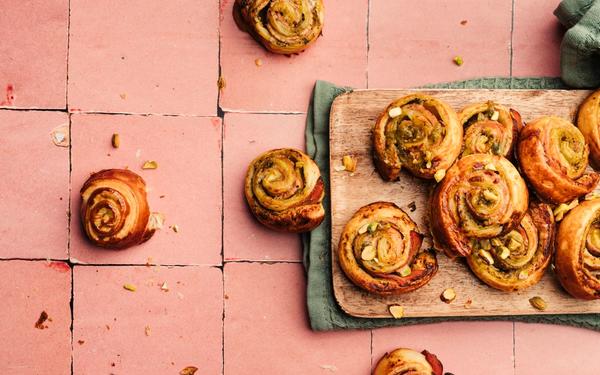 Roulés feuilletés au jambon et pesto