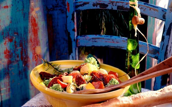 Salade de pommes de terre et de romanesco aux tomates séchées